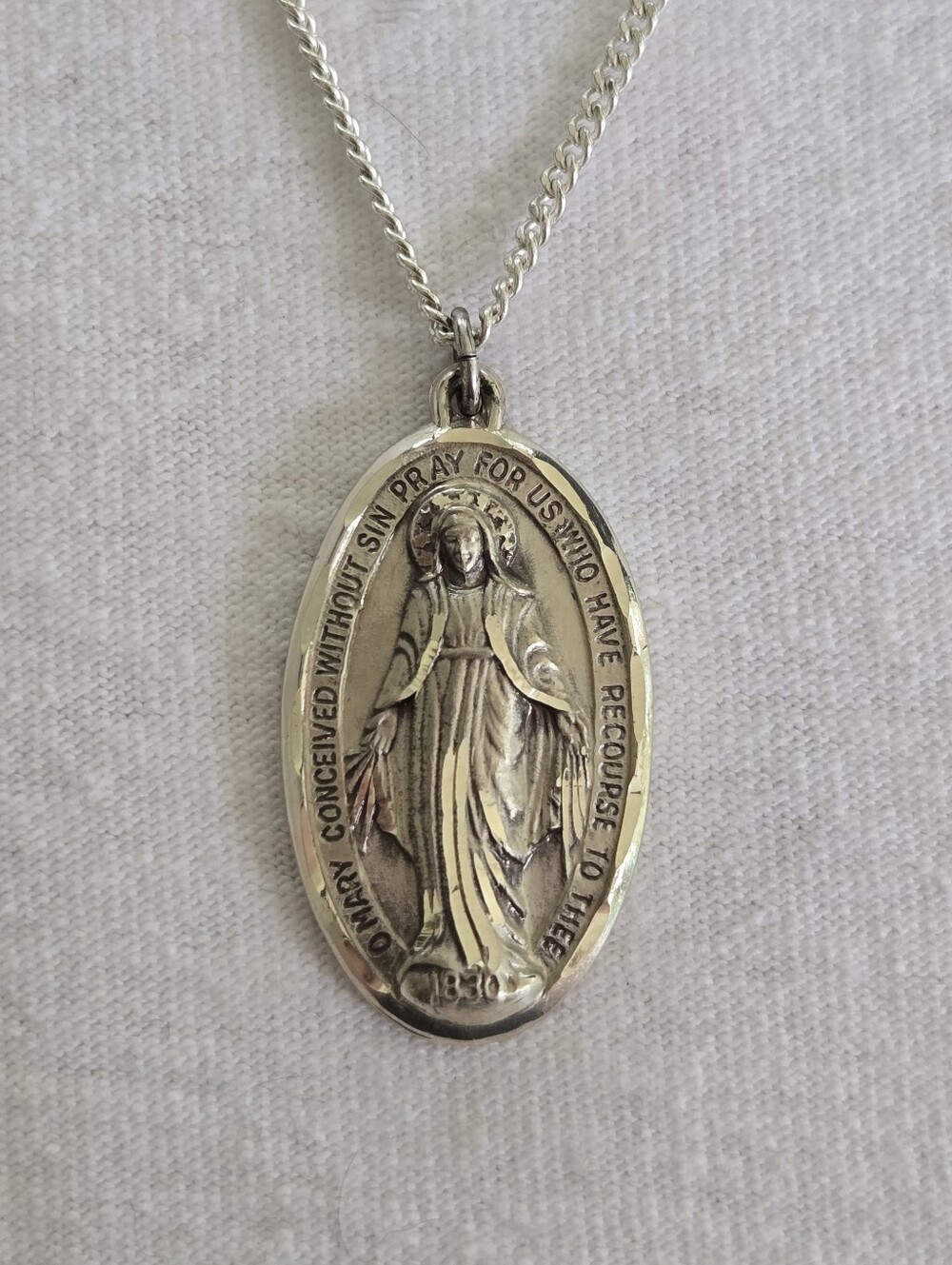 Vintage Creed Sterling Silver Virgin Mary Miraculous Medal Necklace Pendant